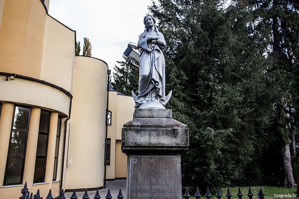 Maksimir. Skulptura Bogorodice bezgrješnog začeća. Izradila bečka lijevaonica Josipa Glanza